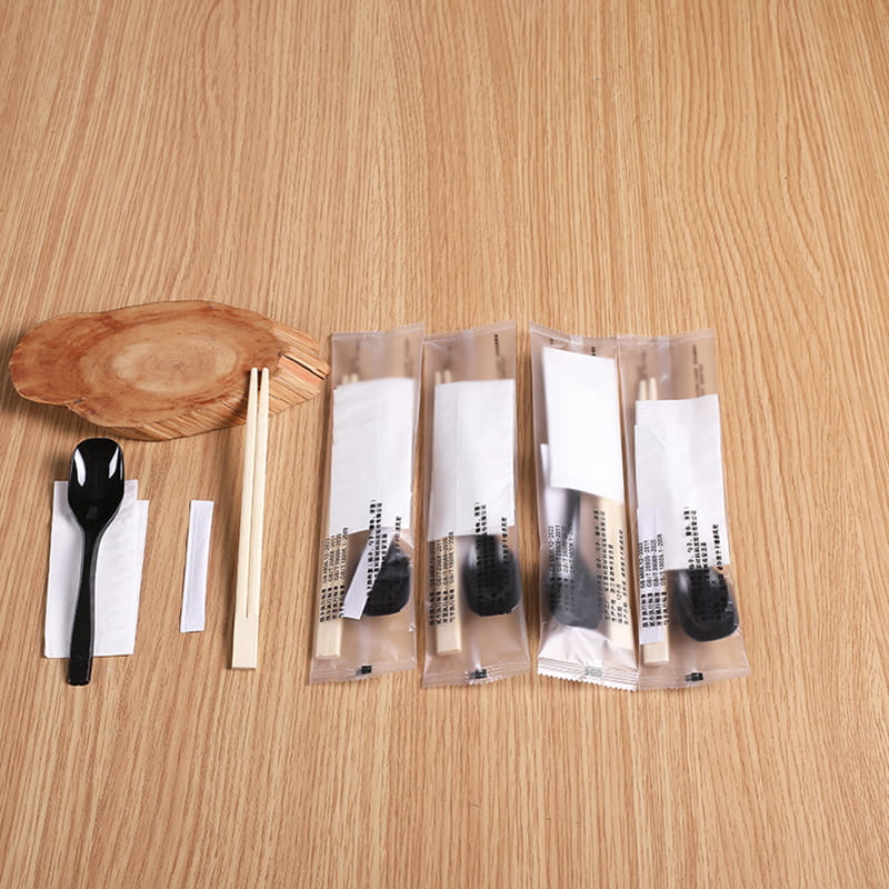 ถุงใส่อาหารแบบใช้แล้วทิ้ง 4 ชิ้นพร้อมช้อนตะเกียบและชุดฟิล์มคอมโพสิต Frosted Papernapkin